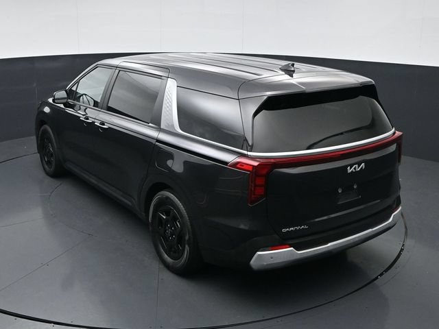 Used 2025 Kia Carnival FWD image 38
