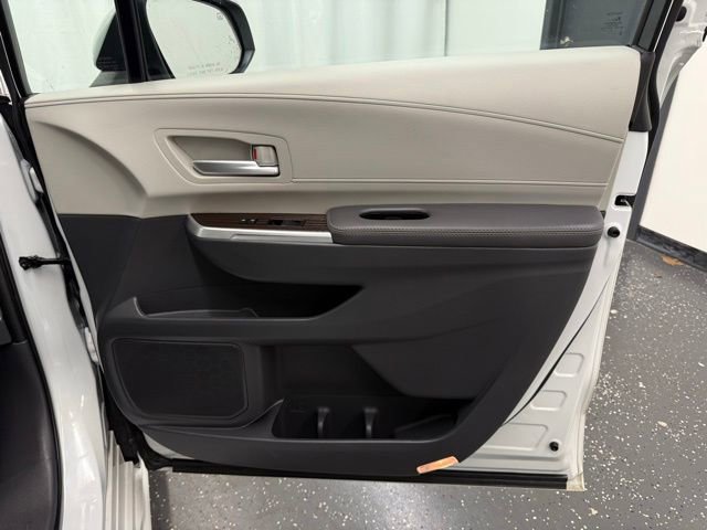 Certified 2023 Toyota Sienna XLE AWD/4WD image 8