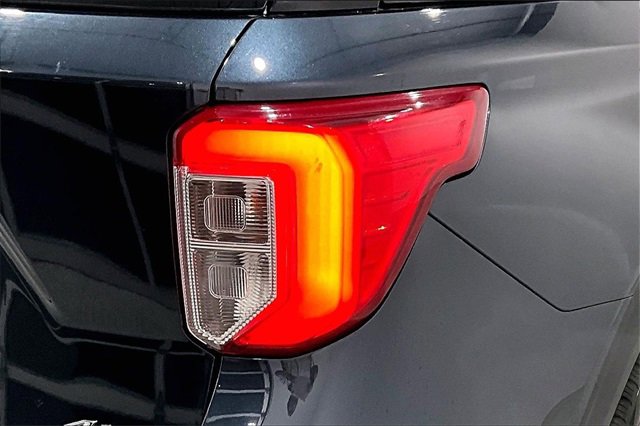 Used 2022 Ford Explorer Platinum w/ Technology Package image 24
