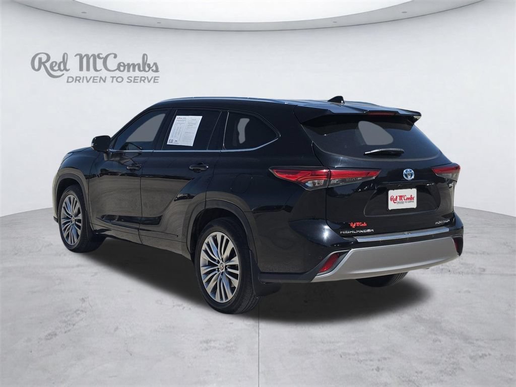 Used 2023 Toyota Highlander Platinum FWD image 4