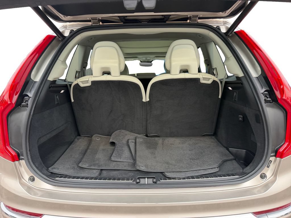 Certified 2023 Volvo XC90 B6 Plus AWD/4WD image 11