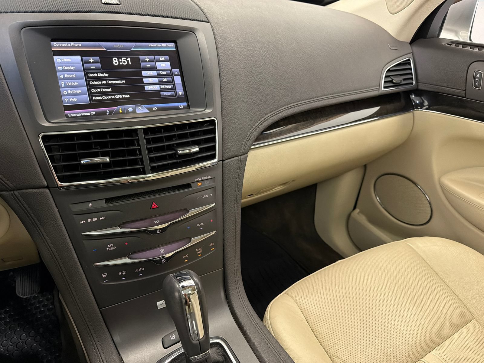 Used 2014 Lincoln MKT AWD w/ Equipment Group 201A image 24