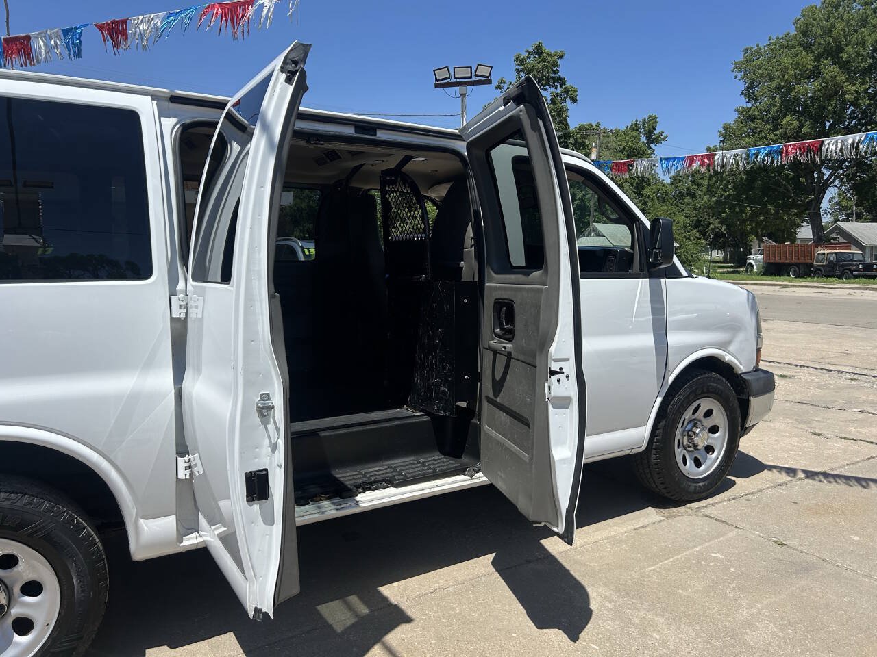 Used 2014 Chevrolet Express 1500 LT w/ LT Preferred Equipment Group RWD image 14