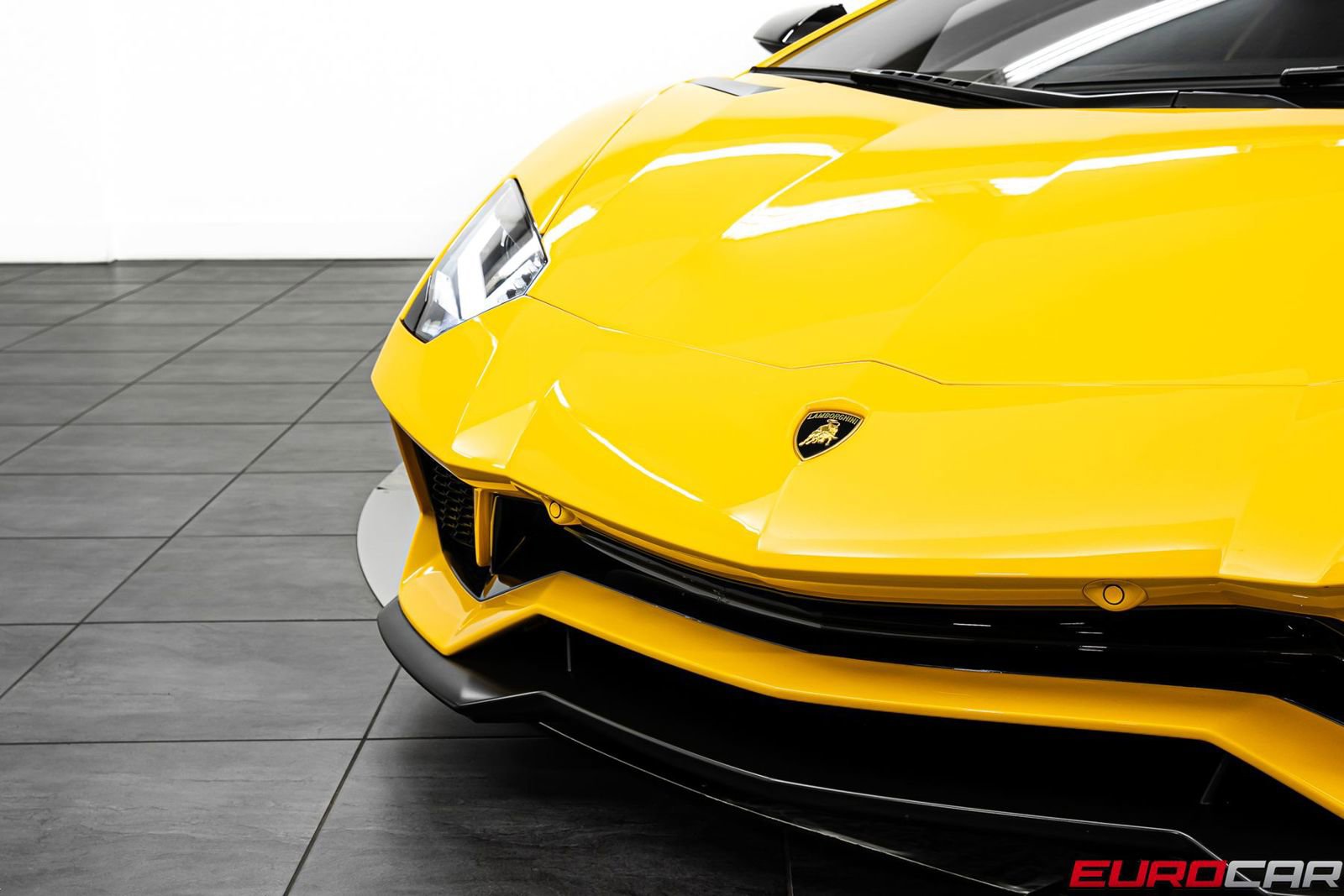 Used 2018 Lamborghini Aventador S image 12