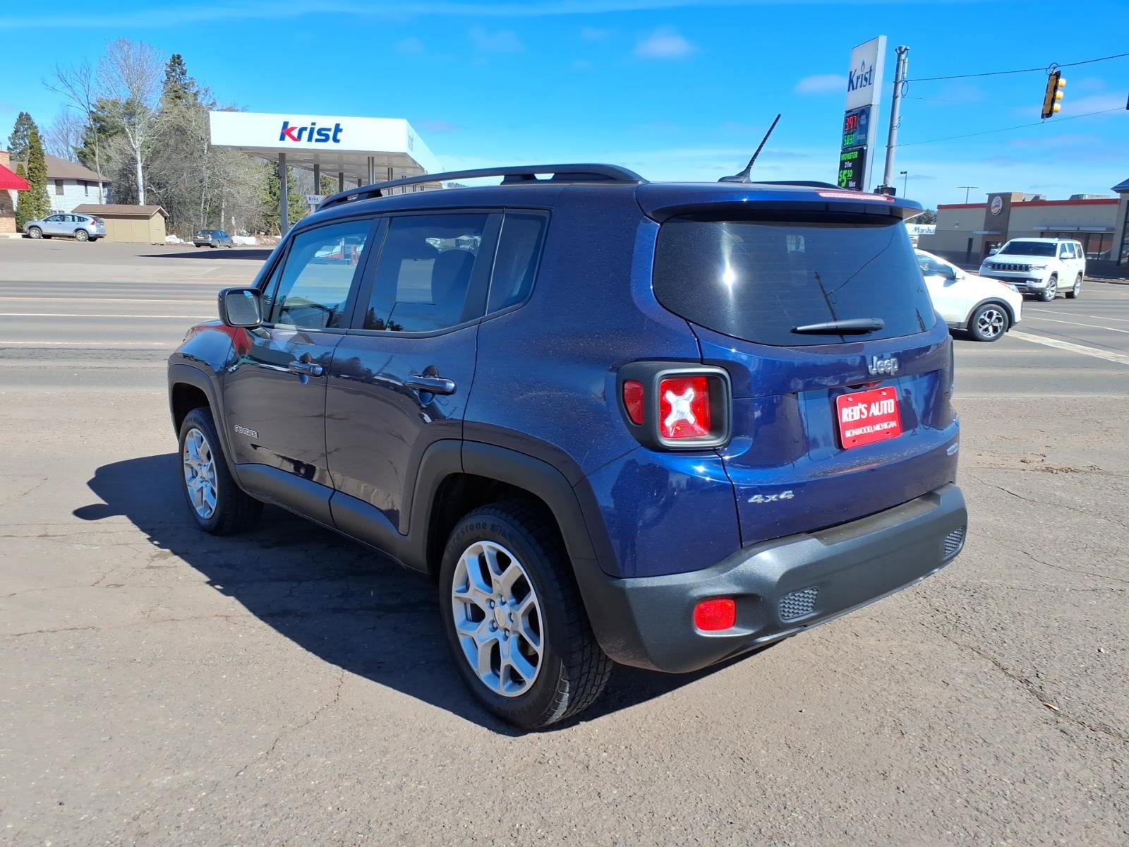 Used 2016 Jeep Renegade Latitude image 4