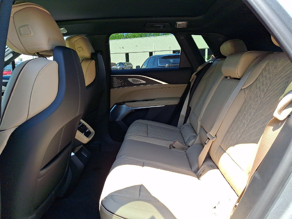 New 2026 Cadillac Lyriq Signature Luxury w/ Nappa Leather Package AWD/4WD image 5