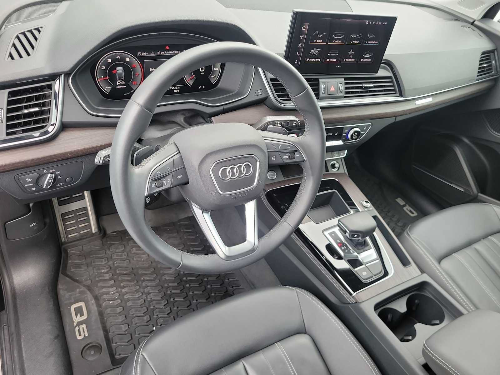 Certified 2024 Audi Q5 2.0T Premium Plus AWD/4WD image 2