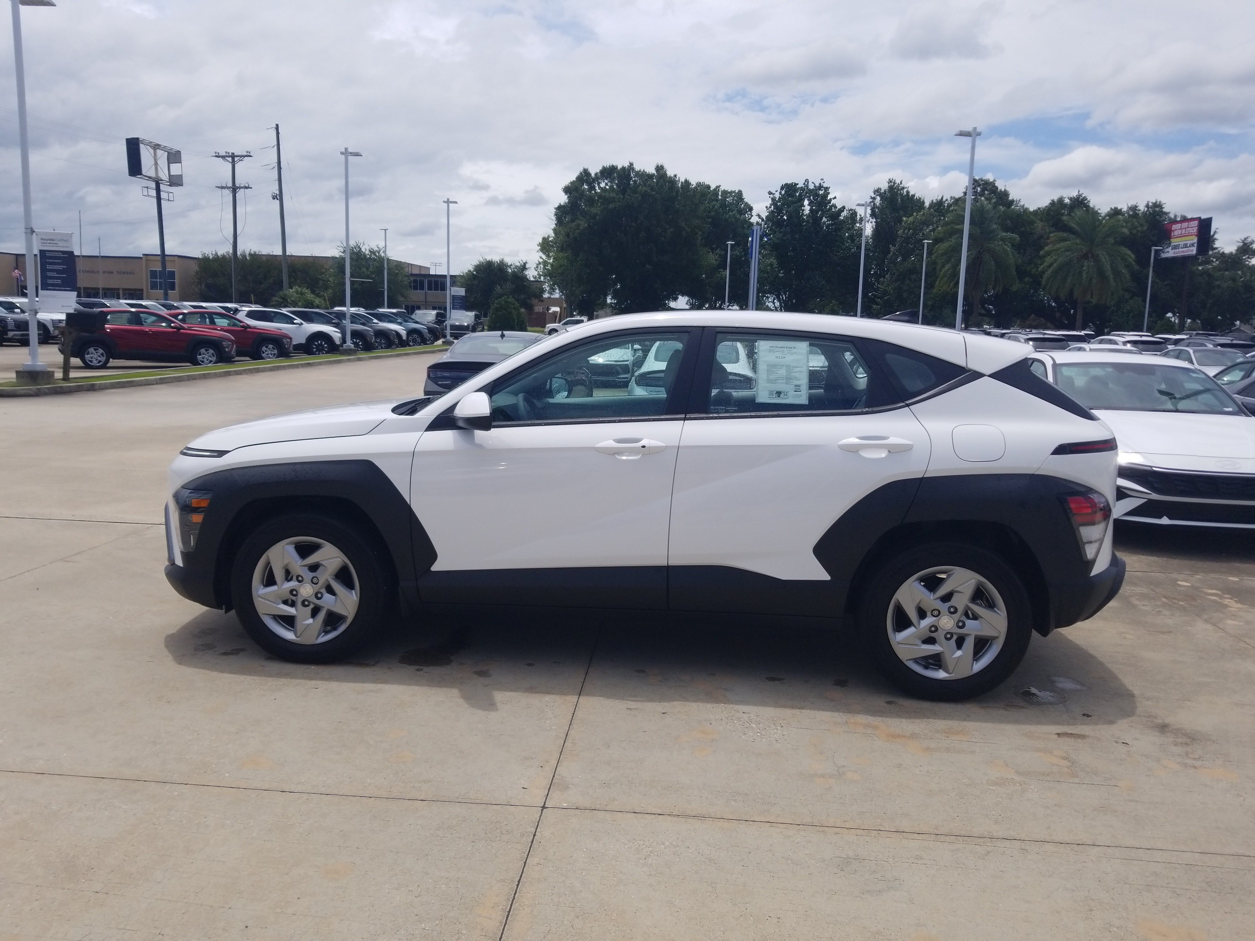 Used 2025 Hyundai Kona SE FWD image 4