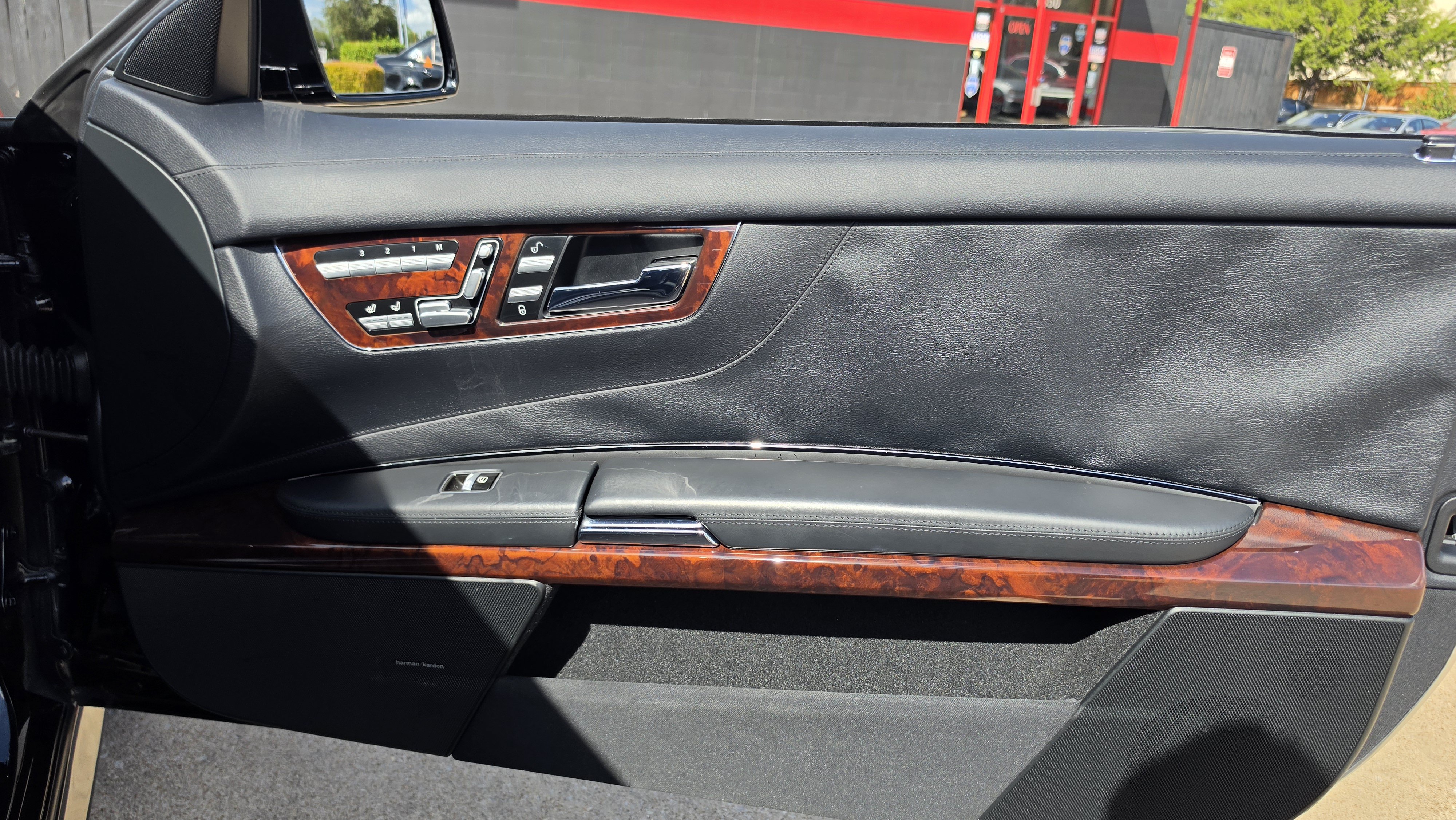 Used 2012 Mercedes-Benz CL 550 4MATIC w/ Sport Pkg image 31