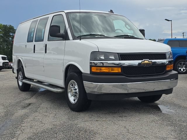 Used 2025 Chevrolet Express 2500 w/ Driver Convenience Package RWD image 7