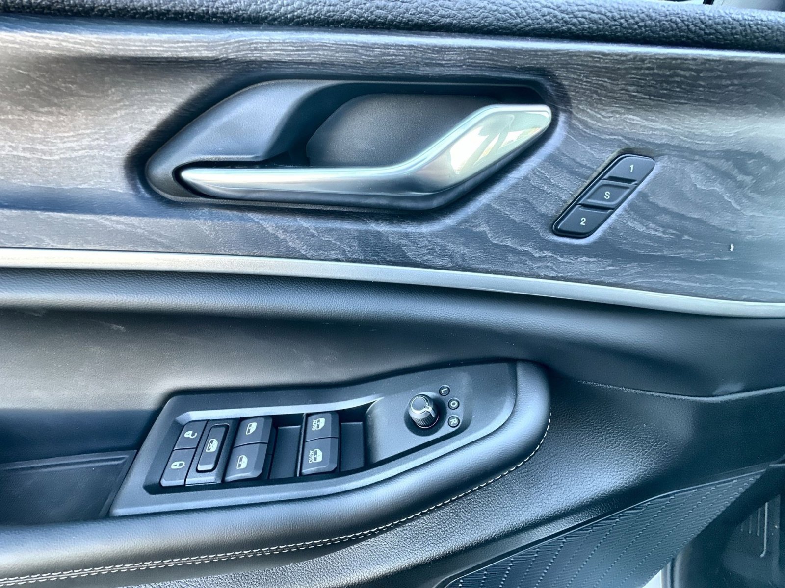 New 2025 Jeep Grand Cherokee Limited w/ Luxury Tech Group II image 15