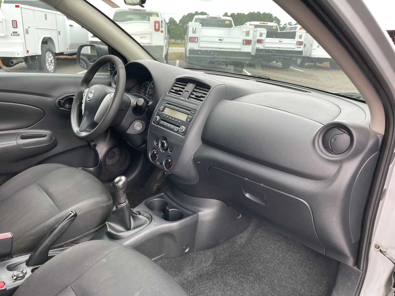 Used 2015 Nissan Versa S FWD image 27