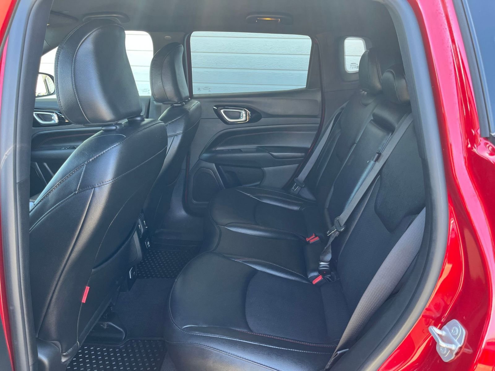 Used 2025 Jeep Compass Trailhawk image 21