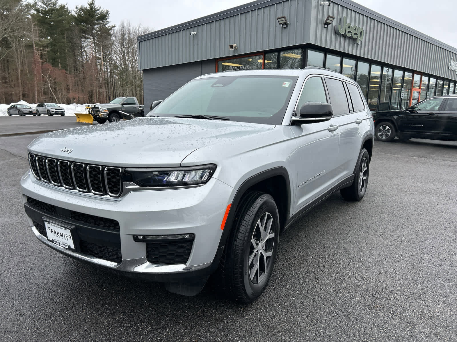 Used 2025 Jeep Grand Cherokee L Limited w/ Trailer Tow Package image 11