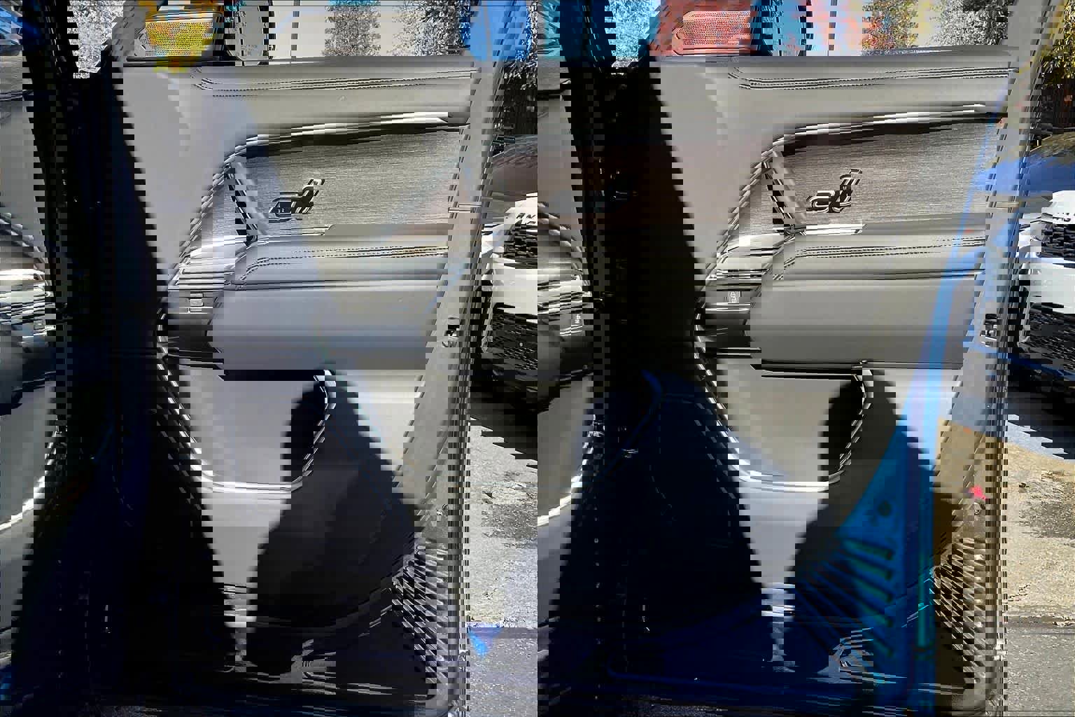 New 2025 Land Rover Range Rover Long Wheelbase SE image 30