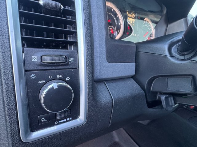 Used 2018 RAM 1500 Classic SLT AWD/4WD image 6