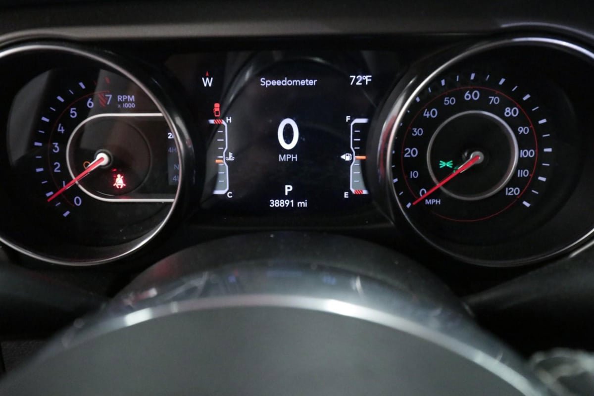 Used 2022 Jeep Gladiator Rubicon w/ Cold Weather Group AWD/4WD image 16