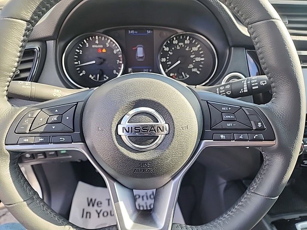 Used 2018 Nissan Rogue SV w/ Premium Package image 15