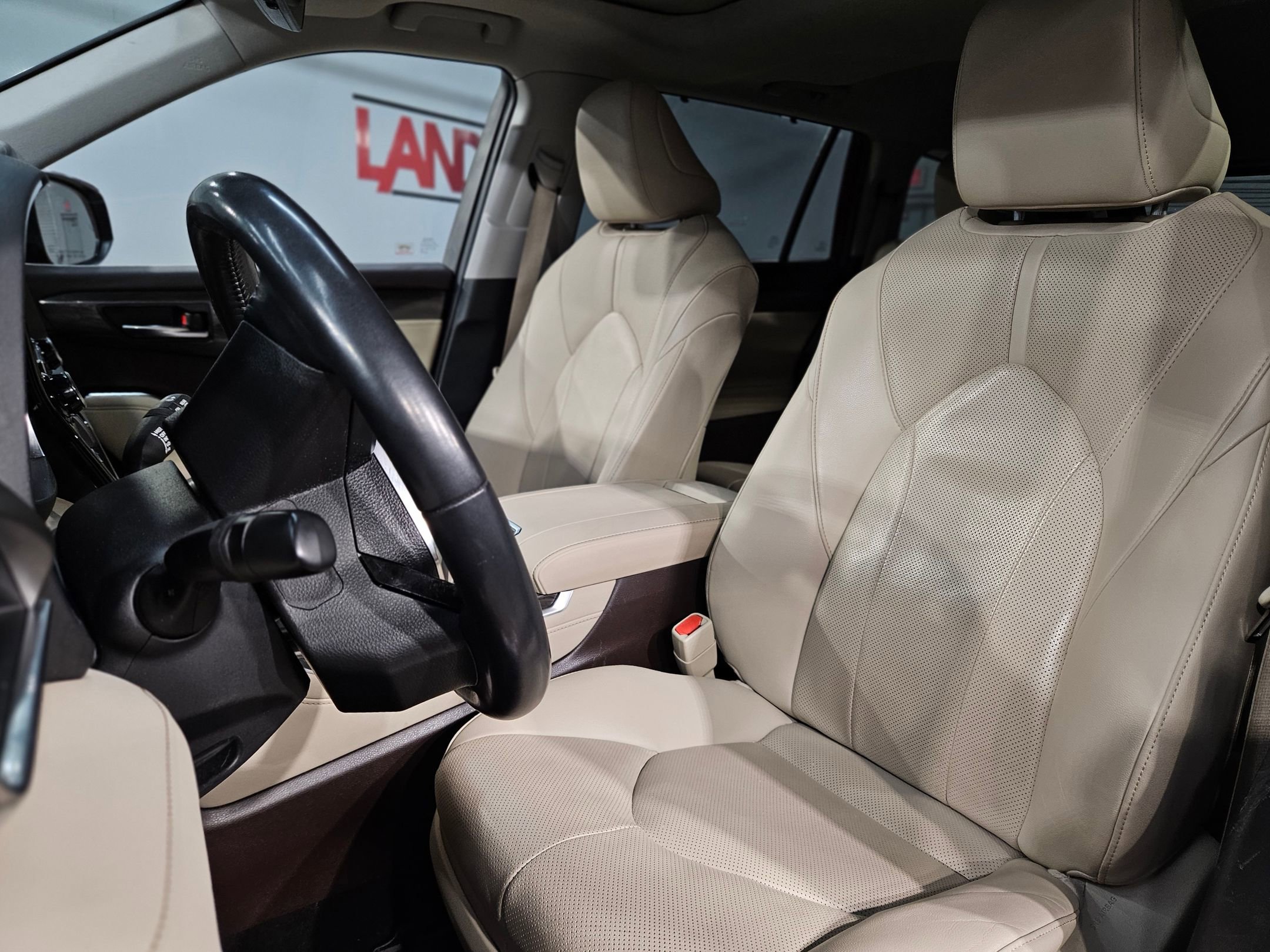 Used 2020 Toyota Highlander Limited image 24