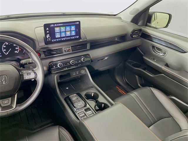 Used 2025 Honda Pilot TrailSport image 24