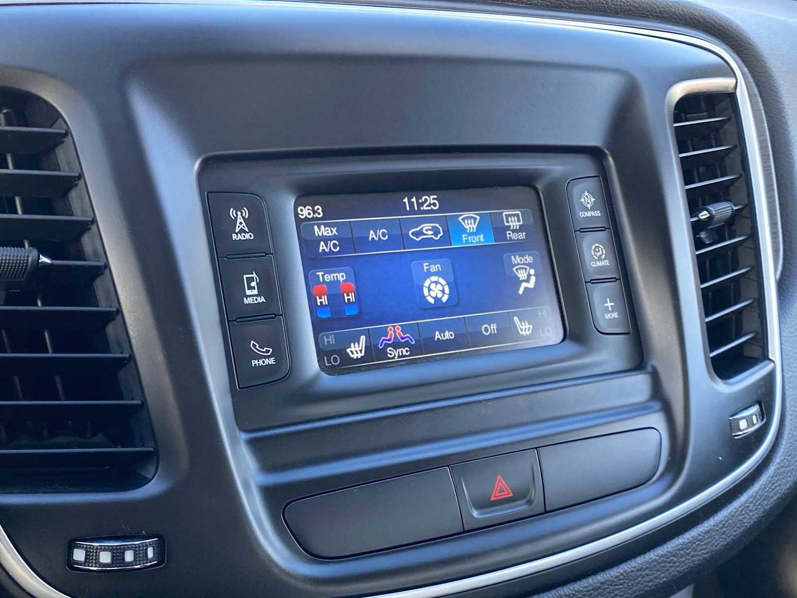 Certified 2016 Chrysler 200 Limited w/ Convenience Group image 27