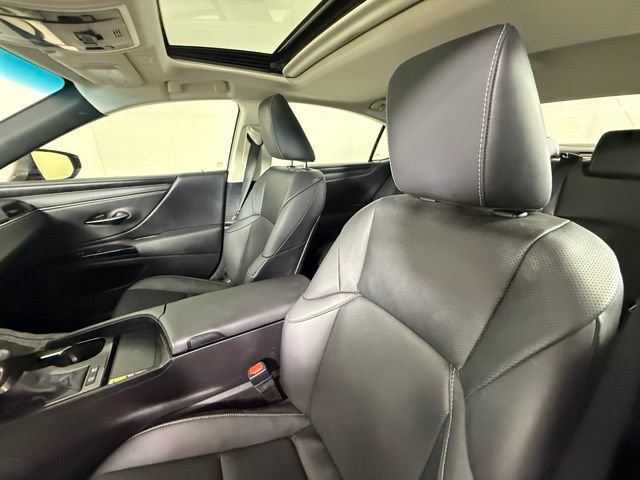Certified 2023 Lexus ES 300h w/ Premium Package FWD image 5