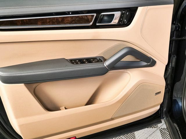 Certified 2023 Porsche Cayenne S AWD/4WD image 6