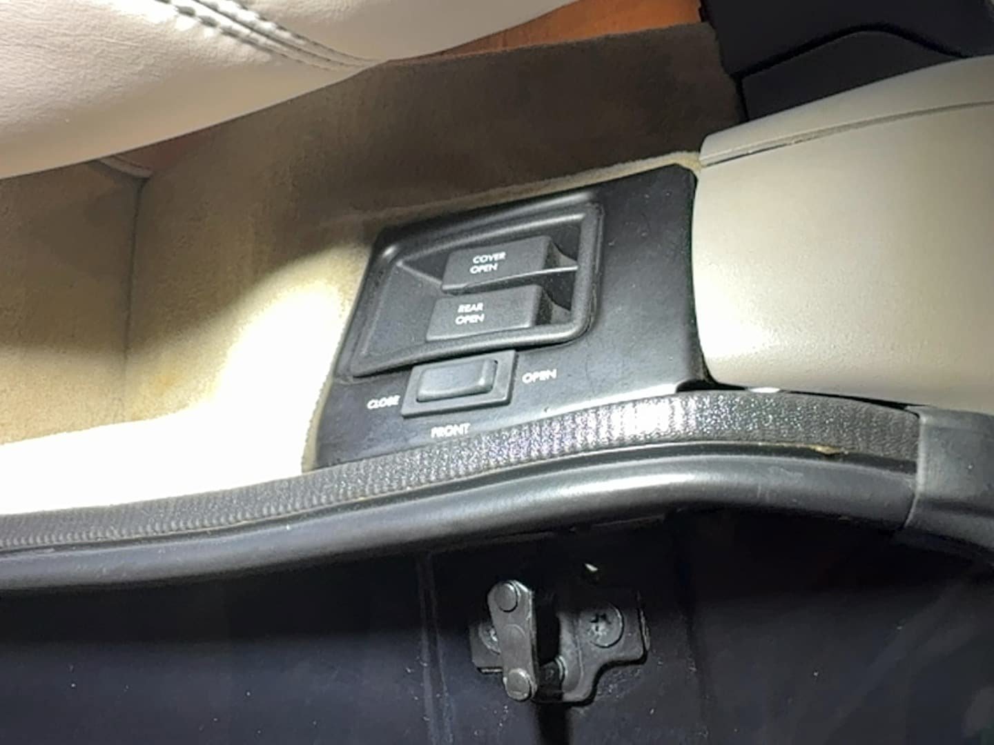 Used 1993 Cadillac Allante FWD image 50