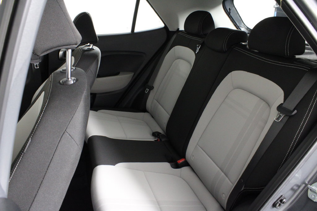 Certified 2025 Hyundai Venue SEL FWD image 21