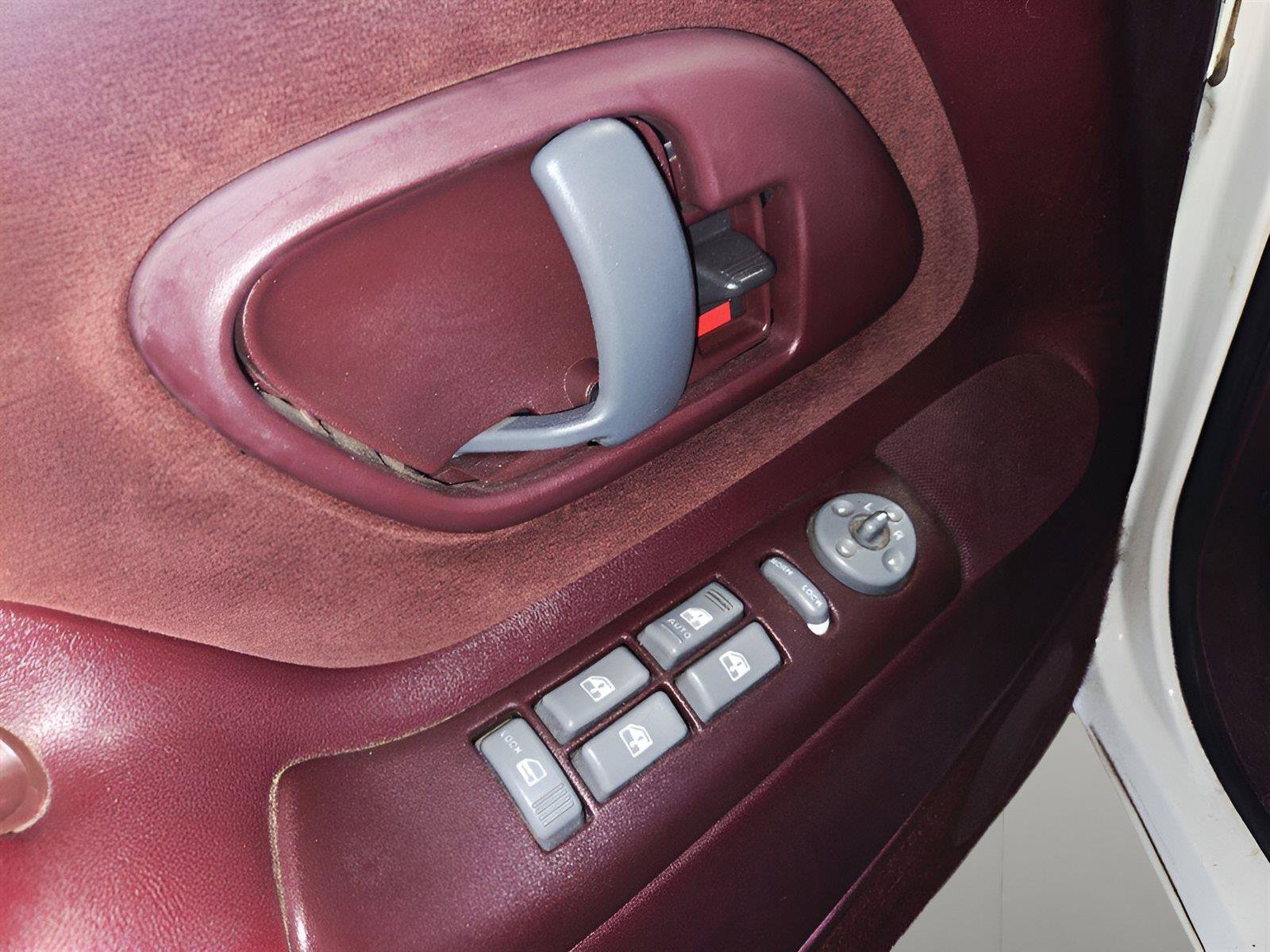Used 1999 GMC Suburban 4WD w/ Marketing Opt Pkg 2 image 10