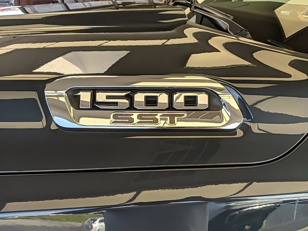 Used 2025 RAM 1500 Laramie image 12