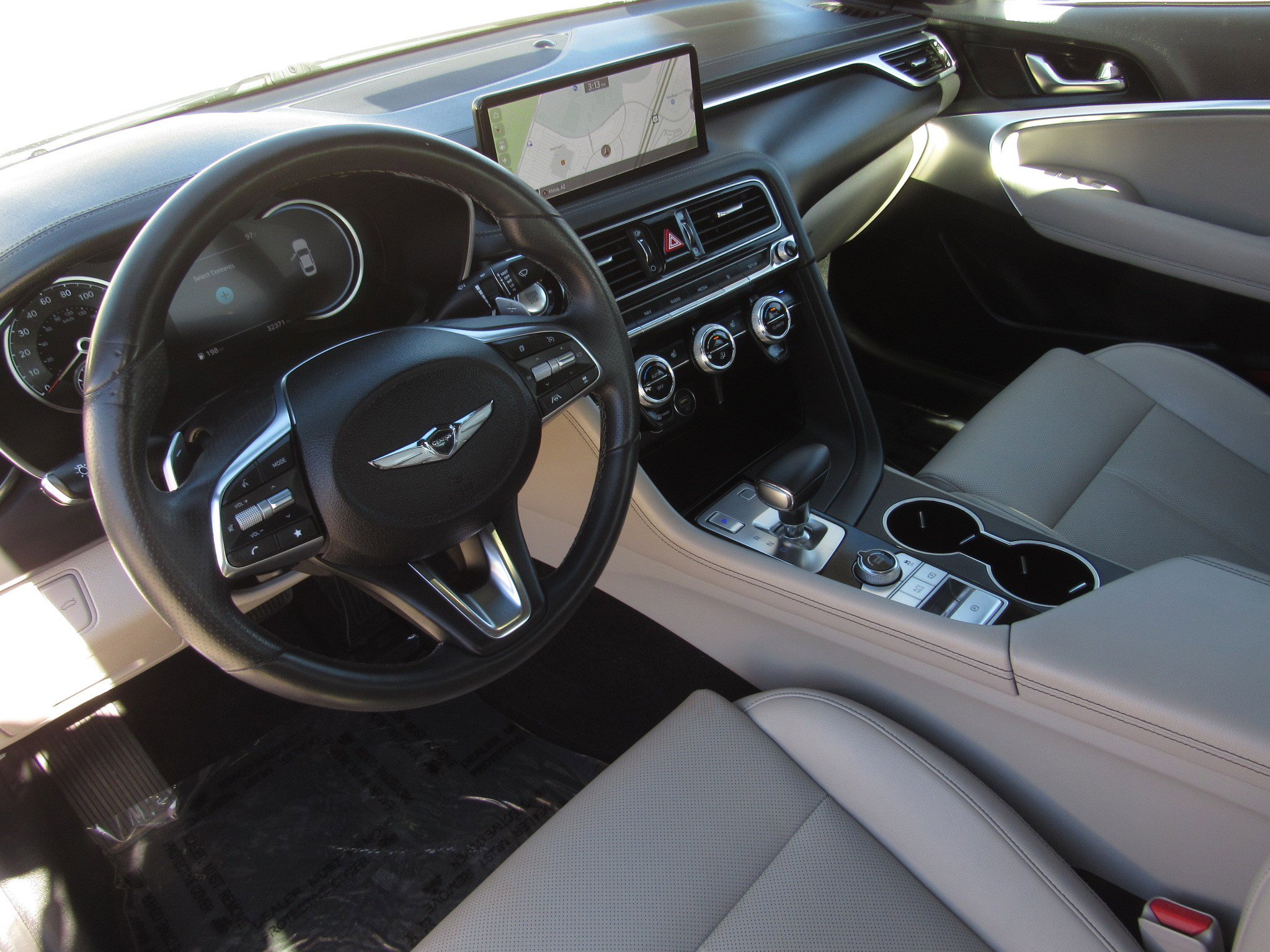 Used 2023 Genesis G70 2.0T image 14