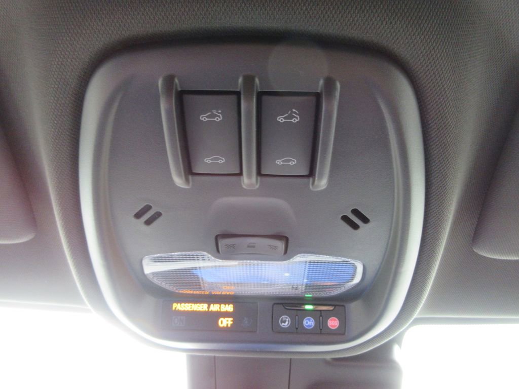 New 2026 Chevrolet Trax RS w/ Sunroof Package FWD image 32