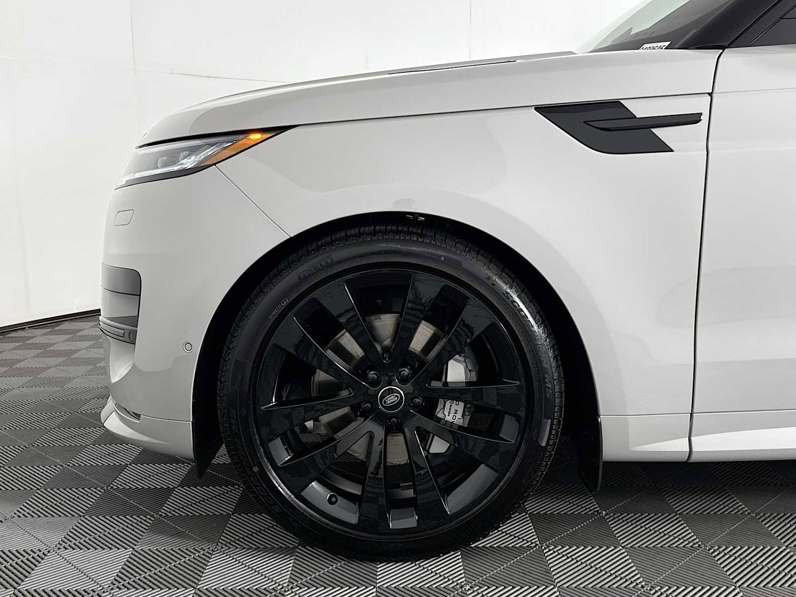 Used 2025 Land Rover Range Rover Sport Dynamic SE image 29