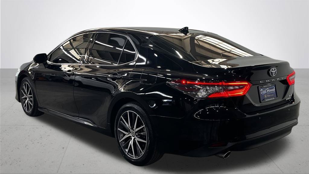 Used 2022 Toyota Camry XLE w/ Navigation Upgrade Package FWD image 9