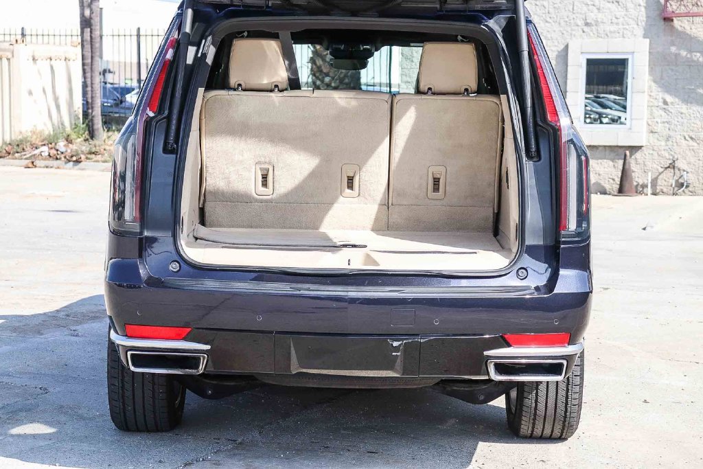 Used 2023 Cadillac Escalade Premium Luxury w/ Performance Package AWD/4WD image 34