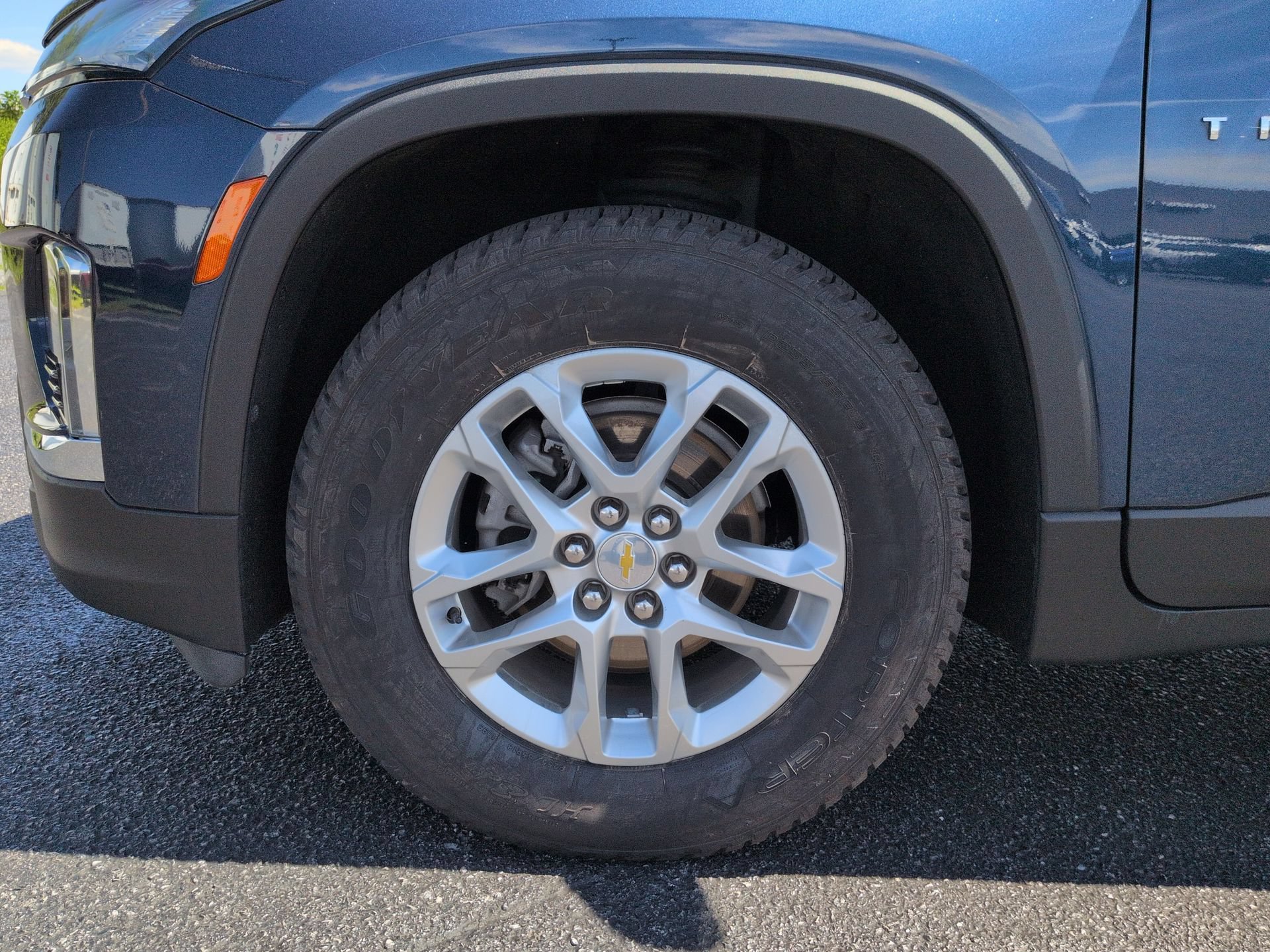 Certified 2023 Chevrolet Traverse LS FWD image 33
