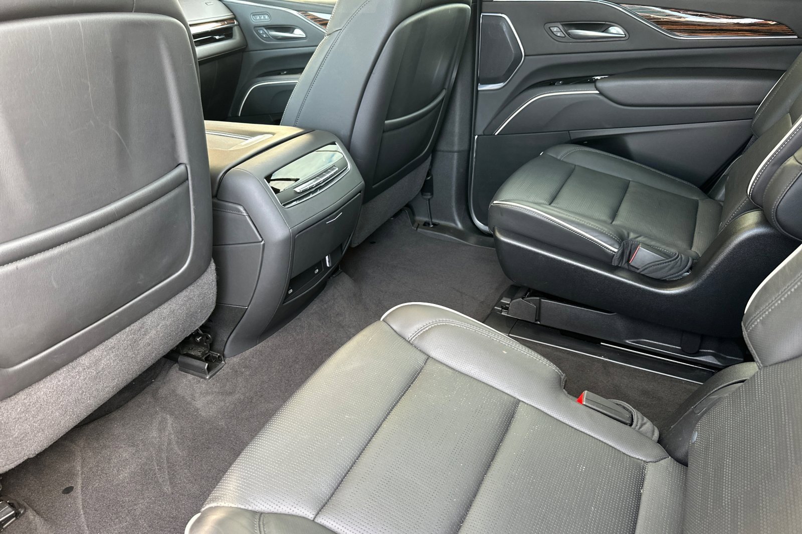 Used 2024 Cadillac Escalade Premium Luxury w/ Performance Package image 14