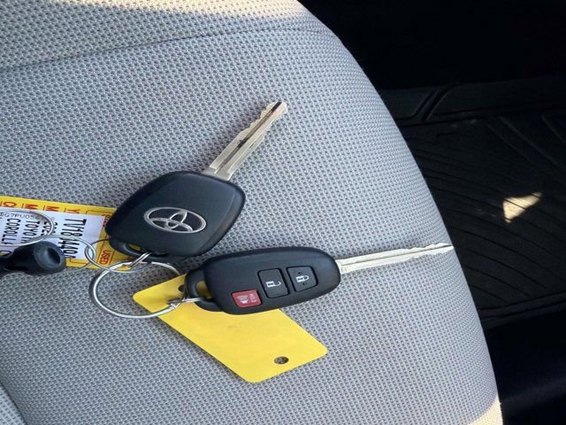 Used 2023 Toyota Corolla Cross L image 29