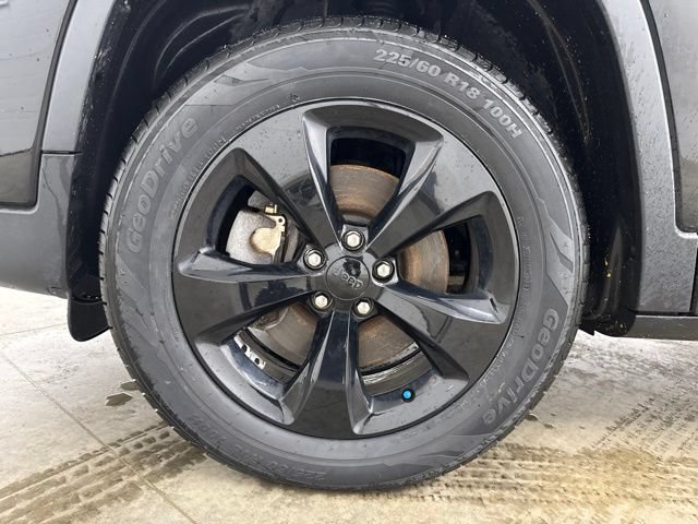 Used 2020 Jeep Cherokee Latitude Plus AWD/4WD image 9