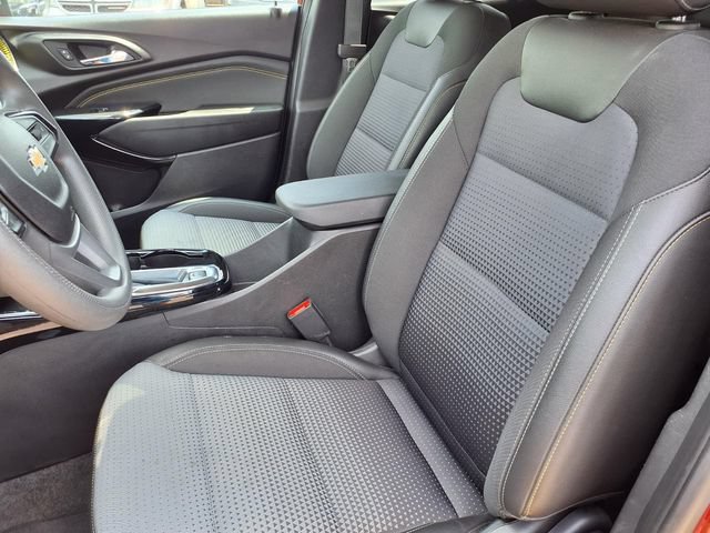 Certified 2025 Chevrolet Trax LT FWD image 3