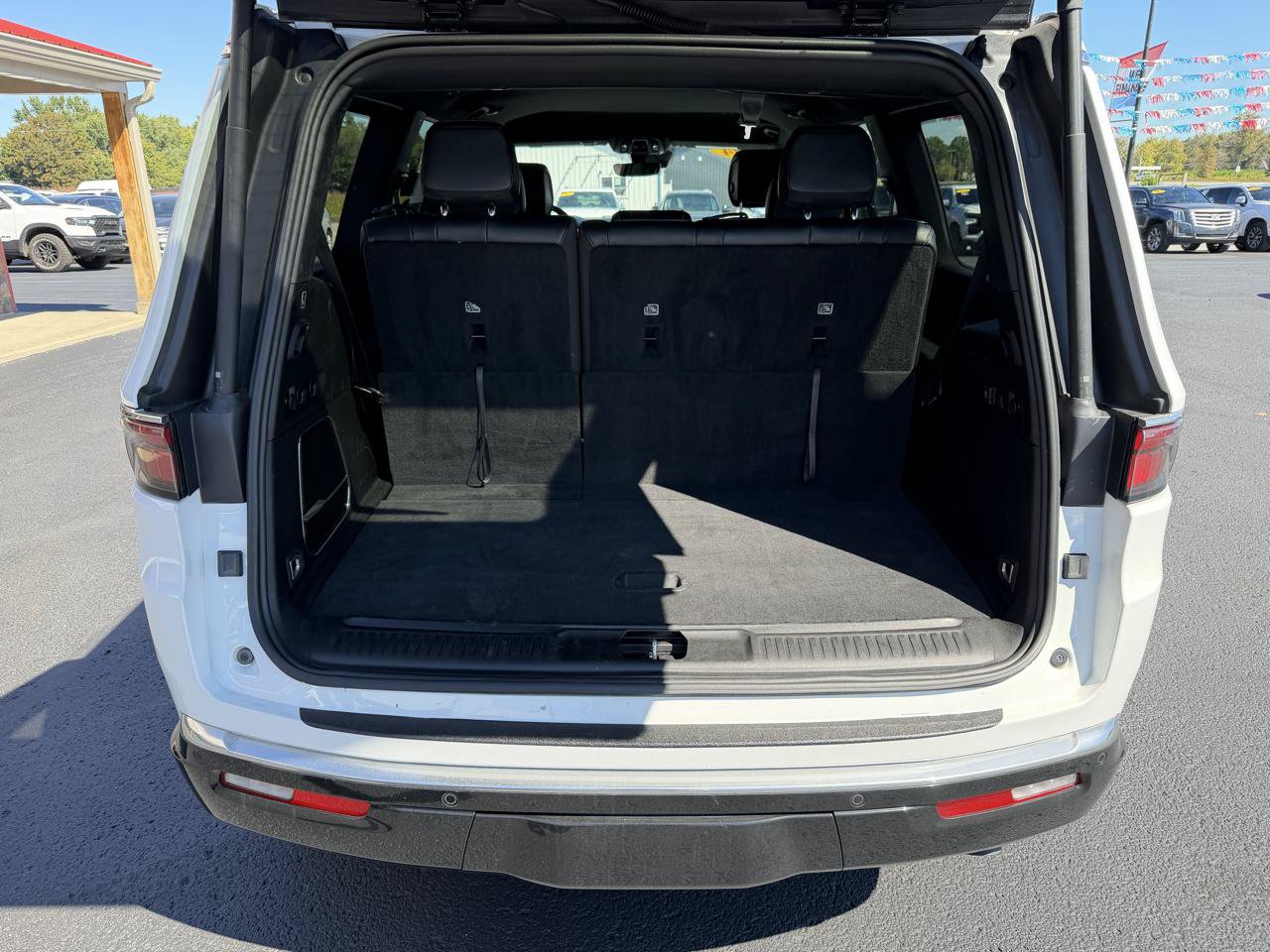 Used 2024 Jeep Wagoneer Series II AWD/4WD image 6