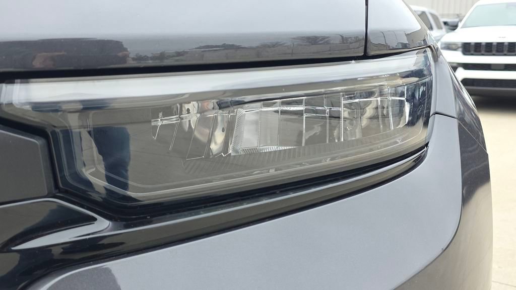 Used 2023 Jeep Grand Cherokee Altitude AWD/4WD image 9