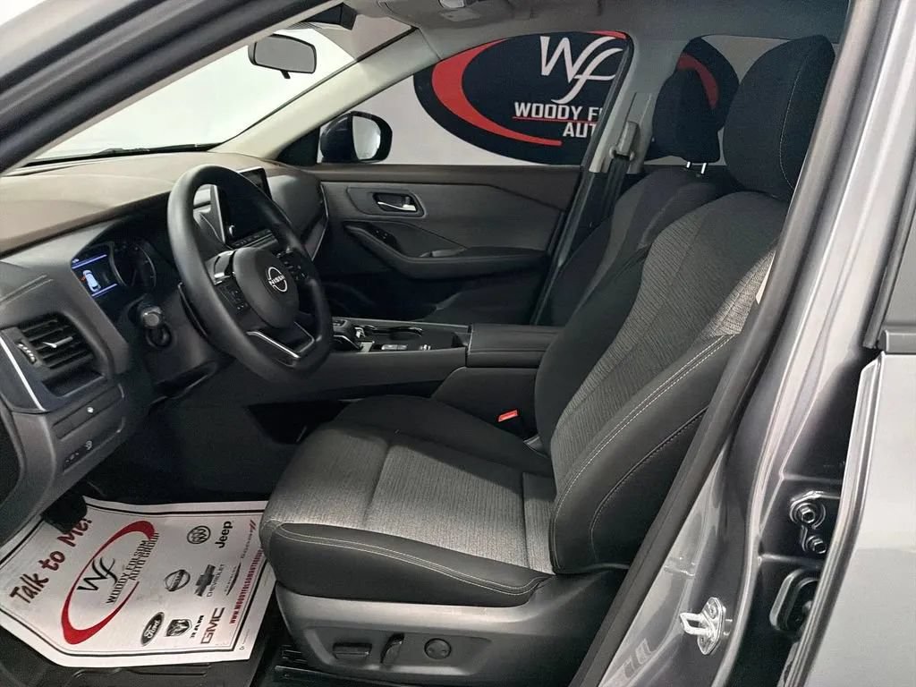Used 2023 Nissan Rogue SV FWD image 9