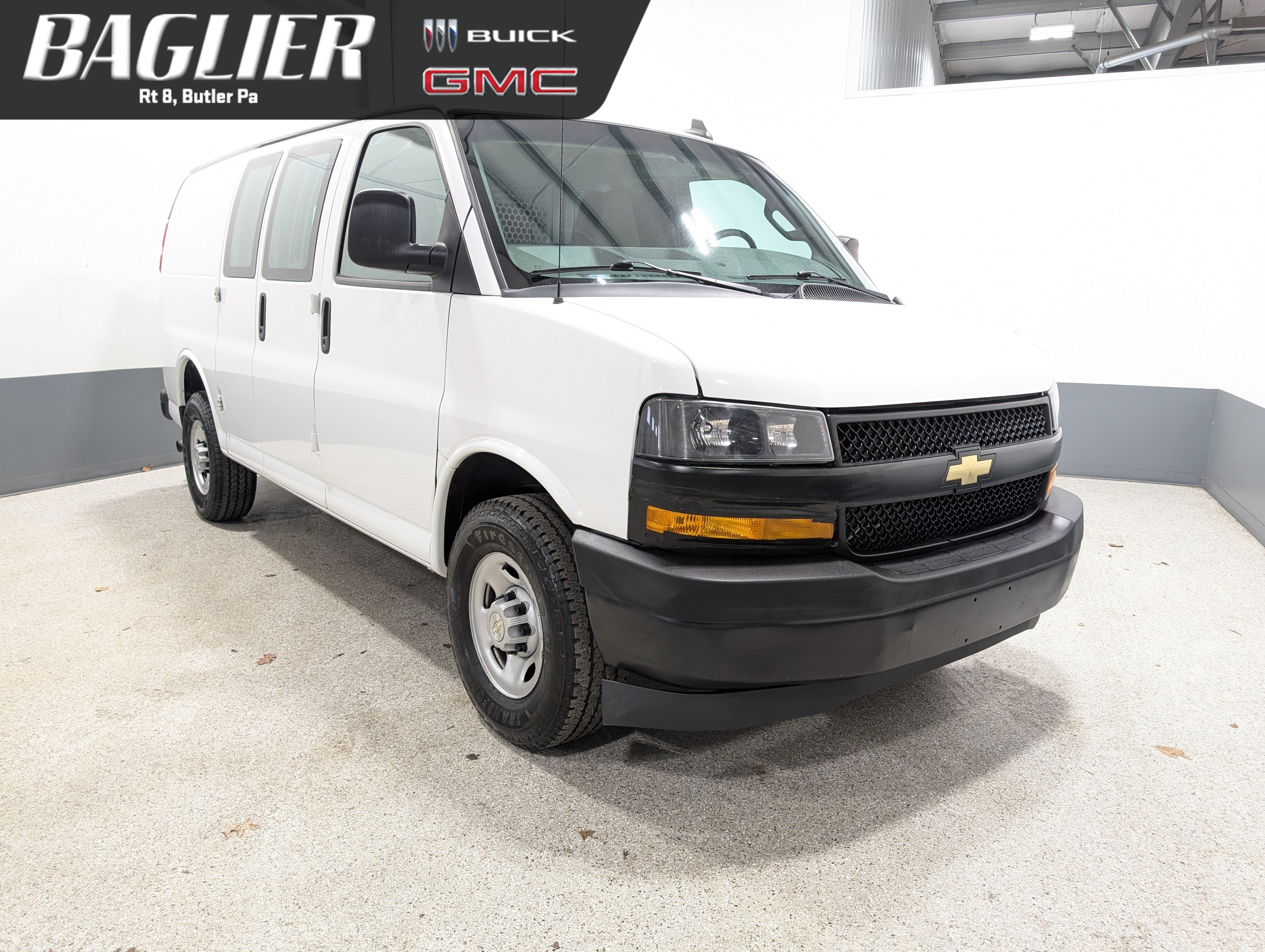 Used 2022 Chevrolet Express 3500 w/ Driver Convenience Package RWD image 1