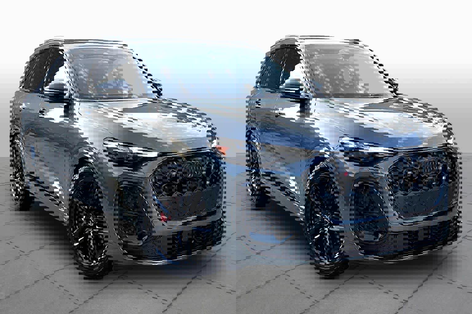 Used 2025 Audi SQ5 Premium Plus w/ Premium Plus Package image 3