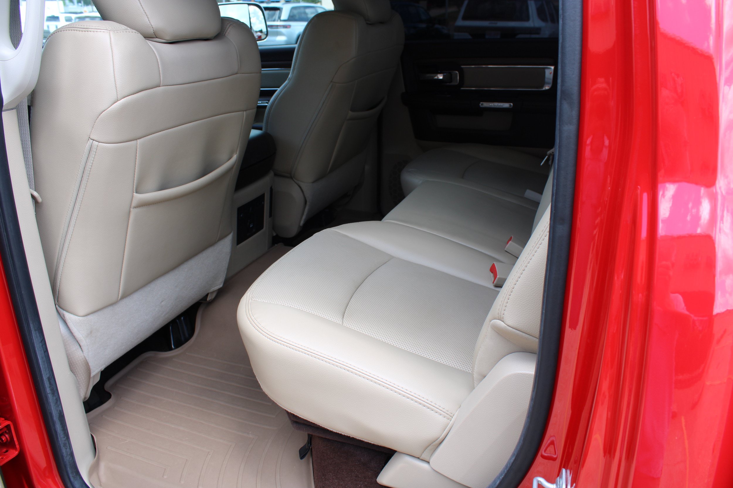 Used 2014 RAM 3500 Laramie w/ Convenience Group RWD image 19
