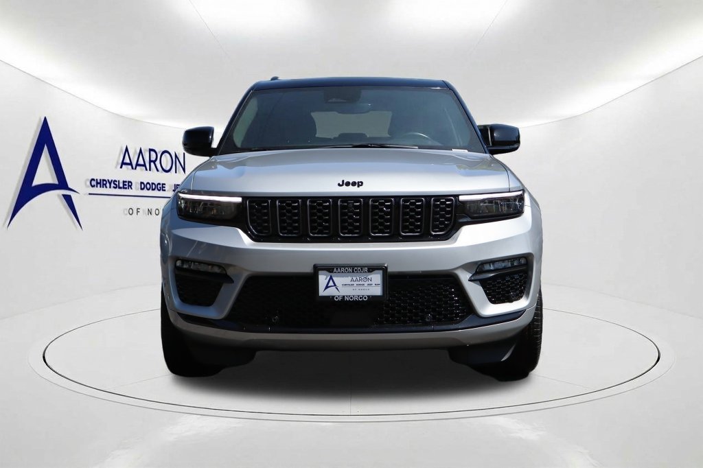 Used 2025 Jeep Grand Cherokee Summit w/ Obsidian Package AWD/4WD image 2