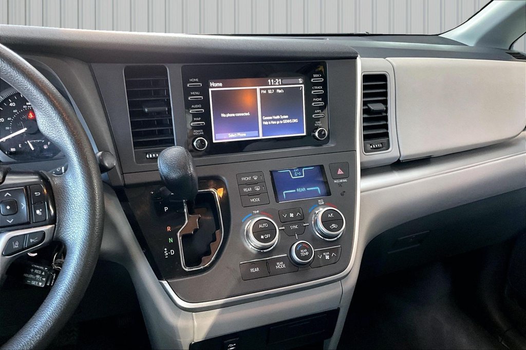 Used 2020 Toyota Sienna L FWD image 9