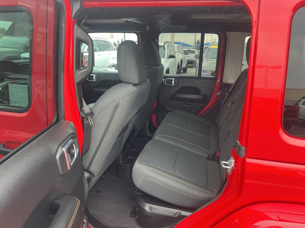 Used 2025 Jeep Wrangler Unlimited Sahara w/ Safety Group AWD/4WD image 18